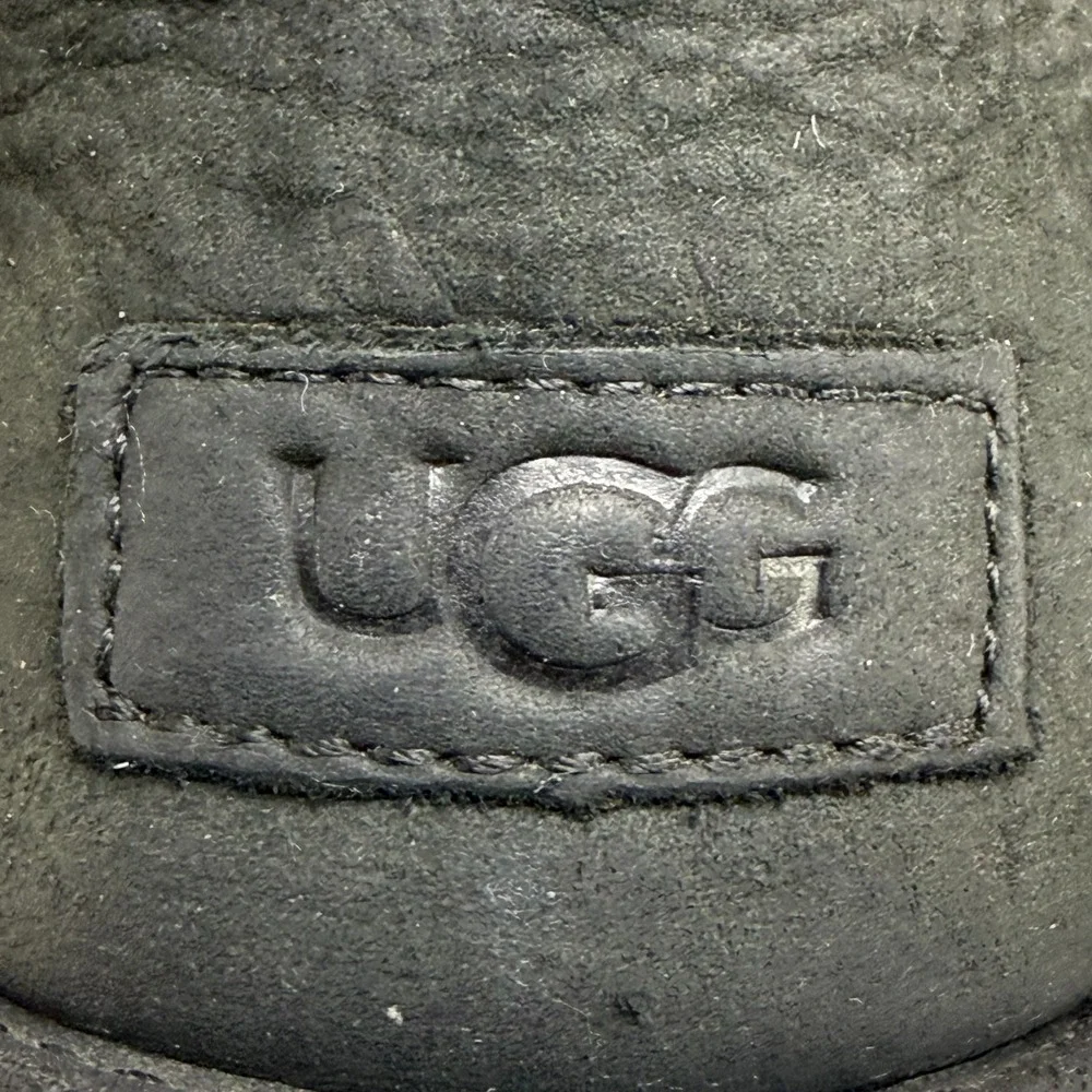 UGG Classic Short Boots Youth 5 Girls Nubuck Black Shearling Lined‎